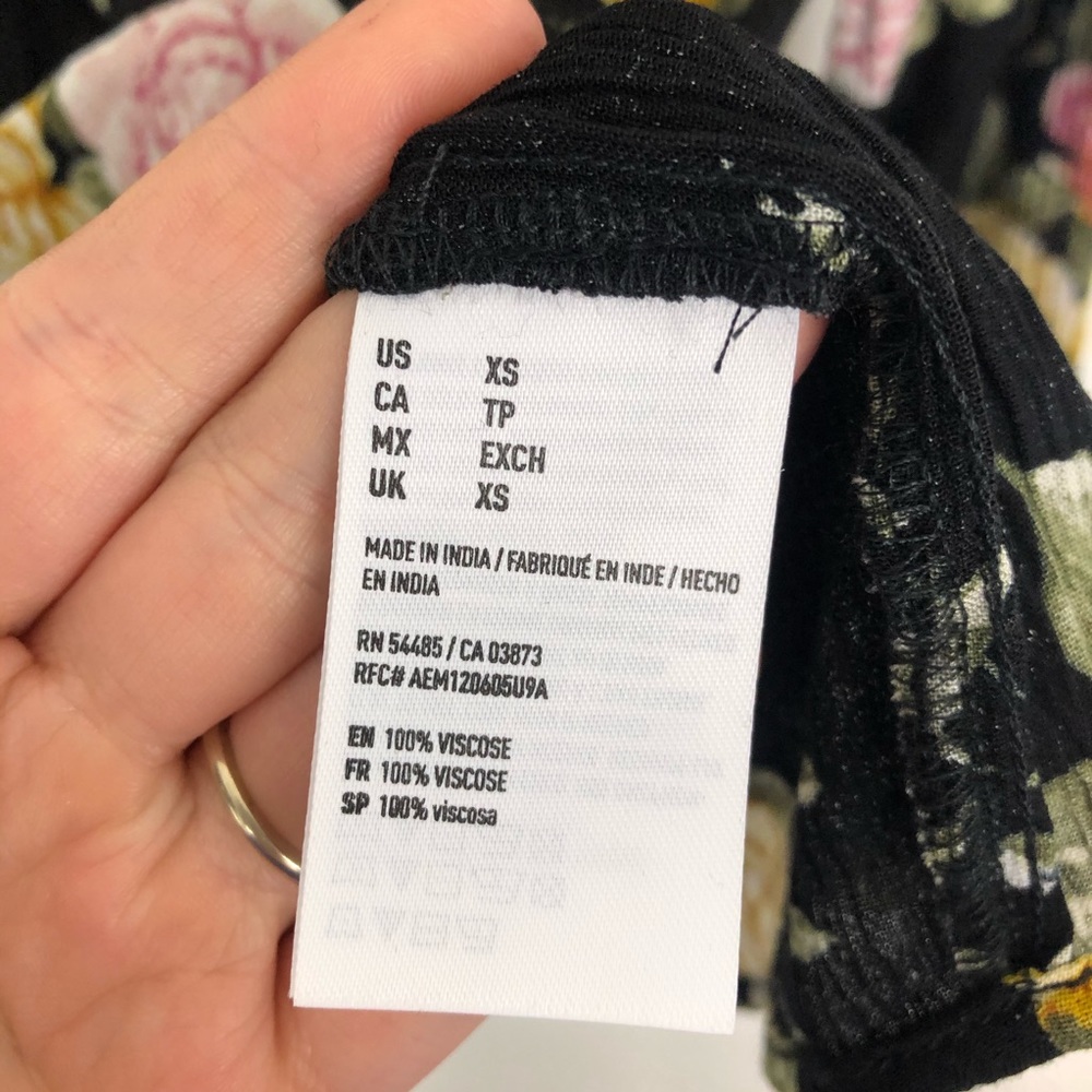 NEW American Eagle Floral Printed Criss Cross Top - Picture 6 of 8
